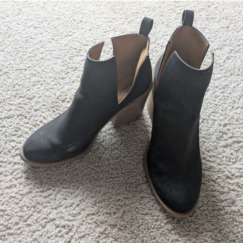 Qupid Brown Short Boots Block Heel Vegan Booties Sz 10
